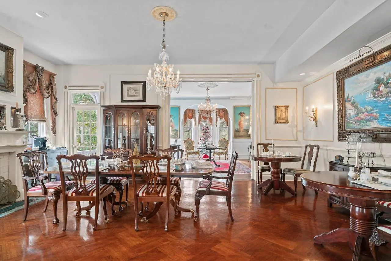Amethyst Garden Bed & Breakfast Savannah